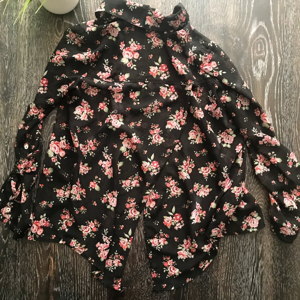 DARLING SHEER FLORAL BUTTON-UP BLOUSE